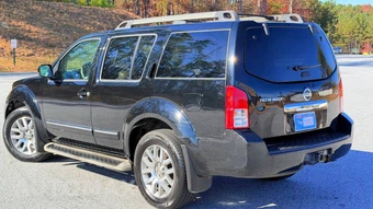 2010 Nissan Pathfinder LE - miniatura 4