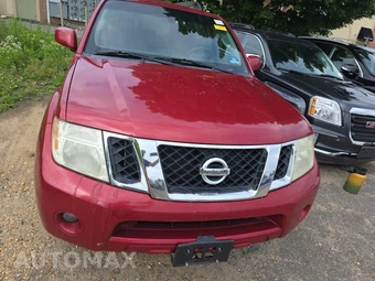 2010 Nissan Pathfinder SE - miniatura 2