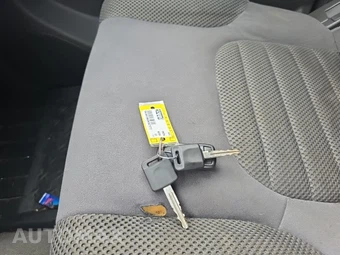 2010 Nissan Pathfinder SE - miniatura 21