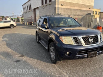 2010 Nissan Pathfinder SE - miniatura 10