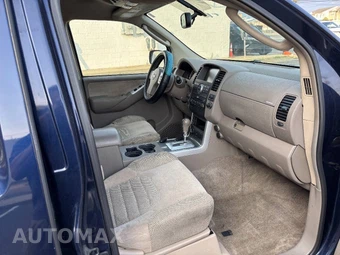 2010 Nissan Pathfinder SE - miniatura 2