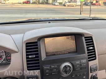 2010 Nissan Pathfinder SE - miniatura 21