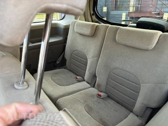 2010 Nissan Pathfinder SE - miniatura 4