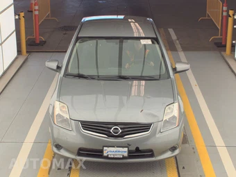 2010 Nissan Sentra 2.0 - miniatura 2