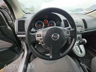 2010 Nissan Sentra 2.0 SR – miniatura 15