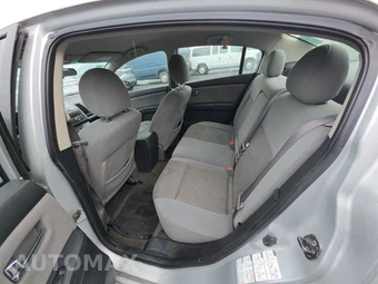 2010 Nissan Sentra 2.0 SR – miniatura 18