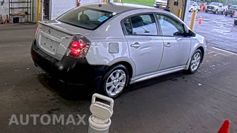 2010 Nissan Sentra 2.0 SR – miniatura 4
