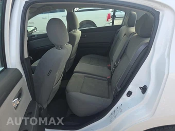 2010 Nissan Sentra 2.0 SR – miniatura 16