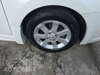 2010 Nissan Sentra 2.0 SR – miniatura 9