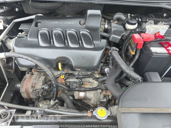 2010 Nissan Sentra 2.0 SR – miniatura 15
