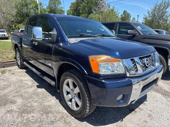 2010 Nissan TITAN LE Crew Cab Short Bed - miniatura 3