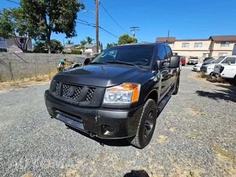 2010 Nissan TITAN SE Crew Cab Short Bed
