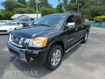 2010 Nissan TITAN SE Crew Cab Short Bed
