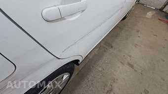 2010 Nissan Versa 1.8 S Hatchback – miniatura 10