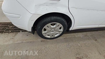 2010 Nissan Versa 1.8 S Hatchback – miniatura 11