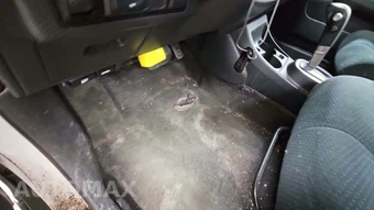 2010 Nissan Versa 1.8 S Hatchback – miniatura 15