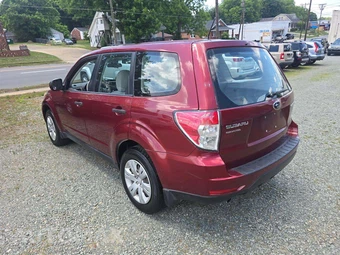 2010 Subaru Forester 2.5X – miniatura 2