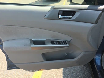 2010 Subaru Forester 2.5X Limited – miniatura 9