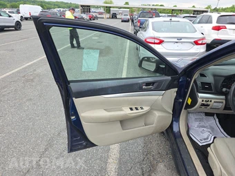 2010 Subaru Outback 2.5i – miniatura 9