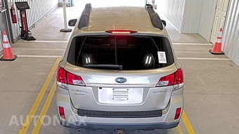 2010 Subaru Outback 2.5i Limited w/Power Moonroof & Navigation – miniatura 5