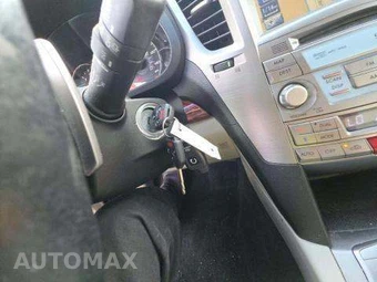 2010 Subaru Outback 2.5i Limited w/Power Moonroof & Navigation – miniatura 8