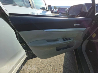 2010 Subaru Outback 2.5i Premium w/All Weather Pkg & Power Moonroof – miniatura 9