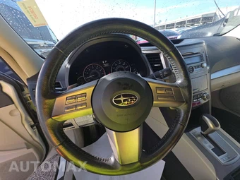 2010 Subaru Outback 2.5i Premium w/All Weather Pkg & Power Moonroof - miniatura 10
