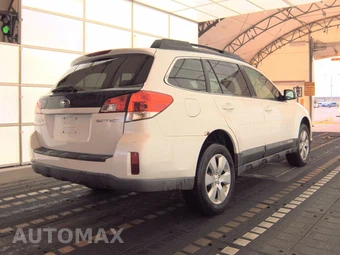 2010 Subaru Outback 2.5i Premium w/All Weather Pkg & Power Moonroof - miniatura 4
