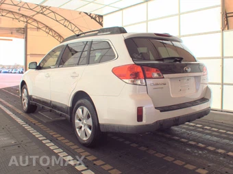 2010 Subaru Outback 2.5i Premium w/All Weather Pkg & Power Moonroof - miniatura 6