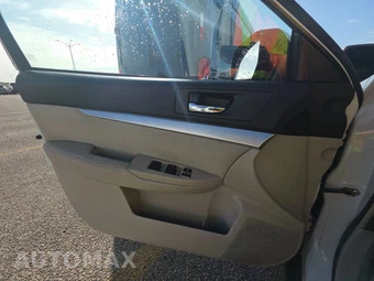 2010 Subaru Outback 2.5i Premium w/All Weather Pkg & Power Moonroof - miniatura 9