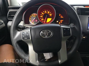 2010 Toyota 4Runner SR5 - miniatura 10