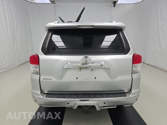 2010 Toyota 4Runner SR5 - miniatura 5