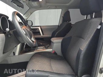 2010 Toyota 4Runner SR5 - miniatura 7