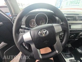 2010 Toyota 4Runner SR5 - miniatura 10
