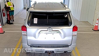 2010 Toyota 4Runner SR5 - miniatura 5