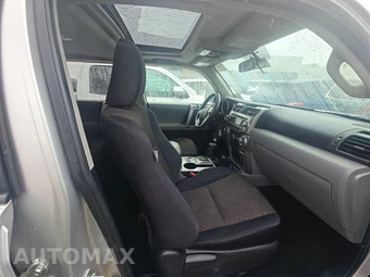 2010 Toyota 4Runner SR5 - miniatura 8