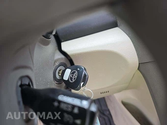2010 Toyota Camry – miniatura 8