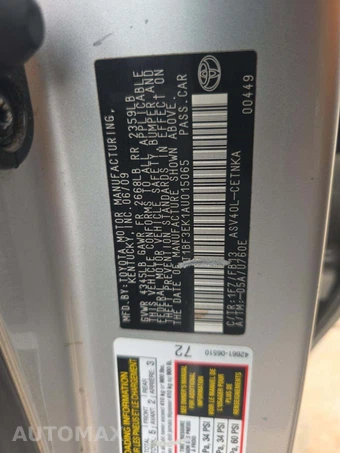 2010 Toyota Camry LE - miniatura 2