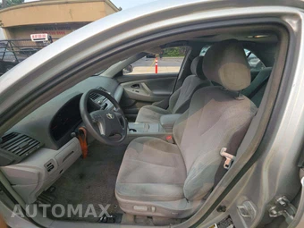 2010 Toyota Camry LE - miniatura 3