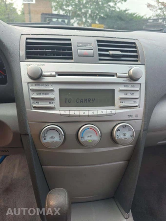 2010 Toyota Camry LE - miniatura 7