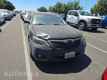 2010 Toyota Camry LE - miniatura 2