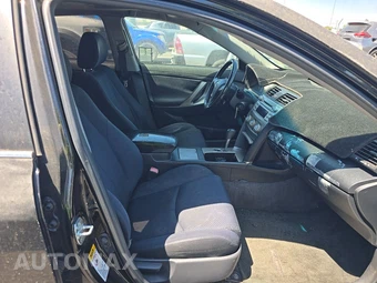 2010 Toyota Camry LE - miniatura 8