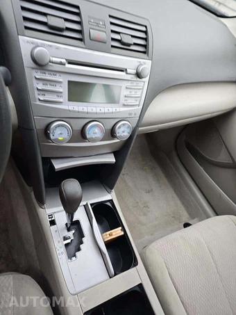 2010 Toyota Camry LE - miniatura 10