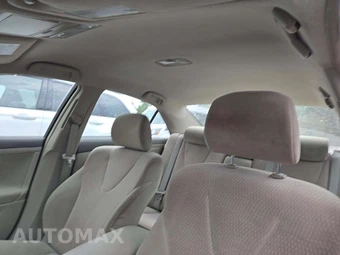2010 Toyota Camry LE - miniatura 11
