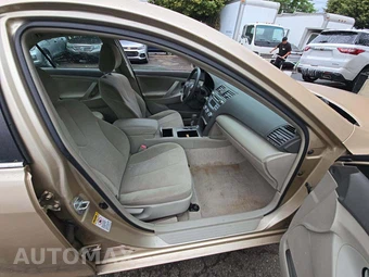 2010 Toyota Camry LE - miniatura 18