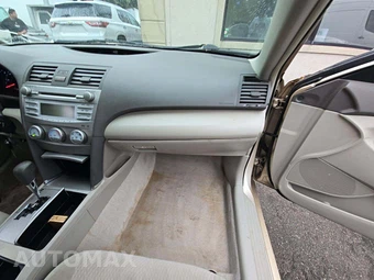 2010 Toyota Camry LE - miniatura 19