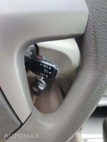2010 Toyota Camry LE - miniatura 8