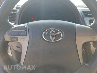 2010 Toyota Camry LE - miniatura 10