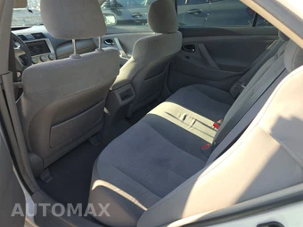 2010 Toyota Camry LE - miniatura 13