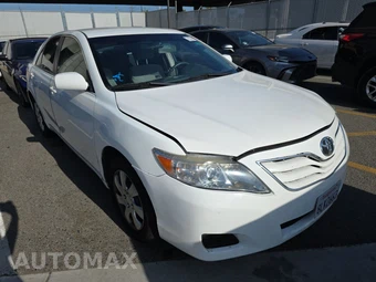 2010 Toyota Camry LE - miniatura 3